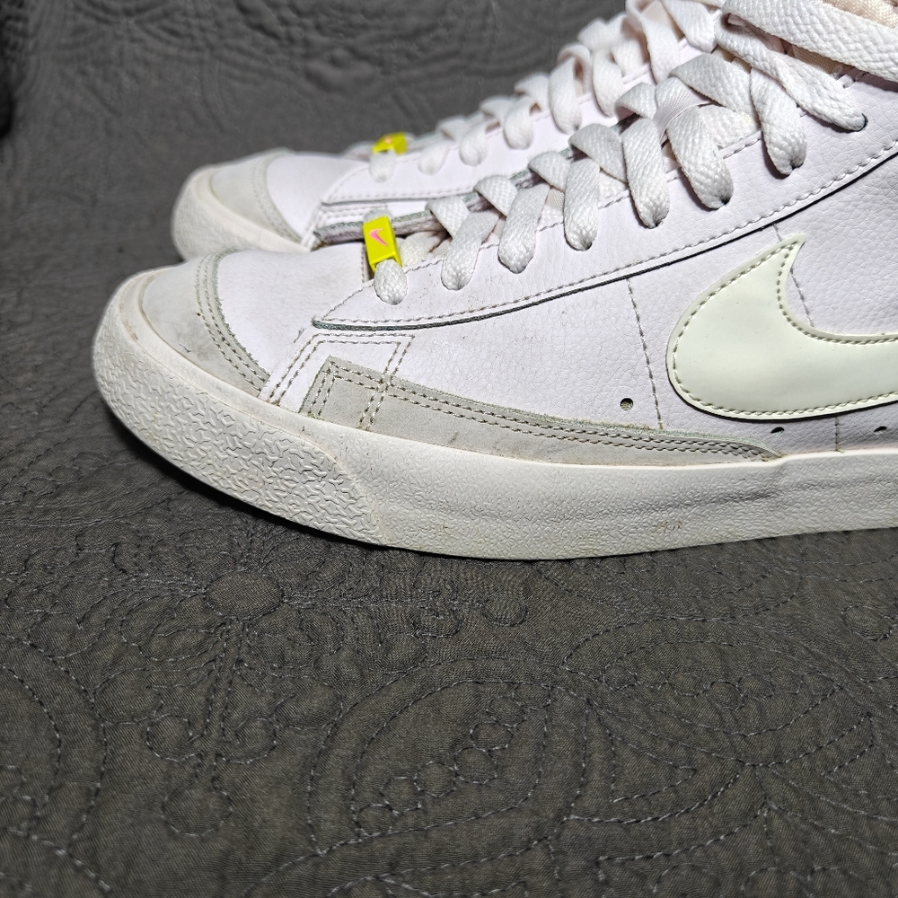 Nike Womens Blazer Mid '77 White Mint Pink Shoe Womens Sneakers Size 9 - Picture 3 of 9